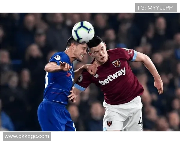 伯恩茅斯与诺丁汉激战正酣比分揭晓精彩瞬间回顾